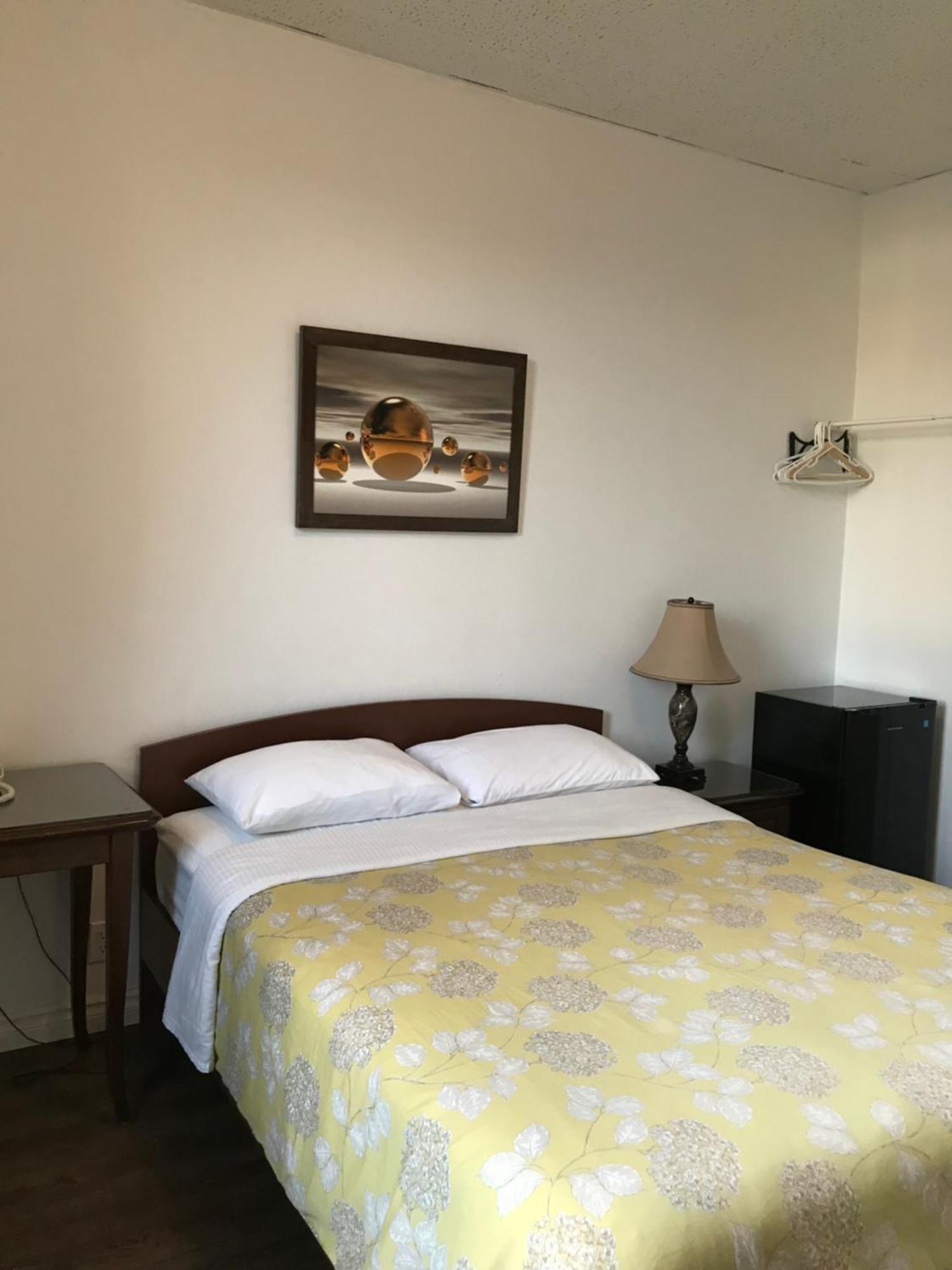 Hotel Bon Accueil Montréal Esterno foto