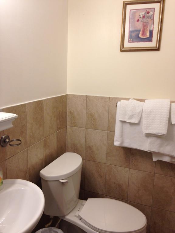 Hotel Bon Accueil Montréal Esterno foto