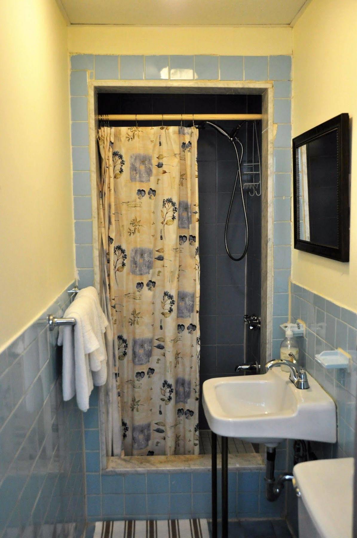Hotel Bon Accueil Montréal Esterno foto